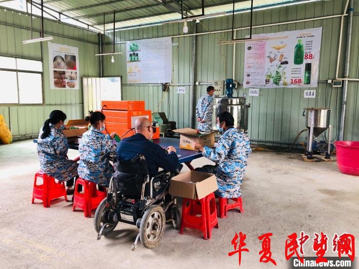 邵阳市残疾人就业扶贫基地之一。 王祖敏 摄