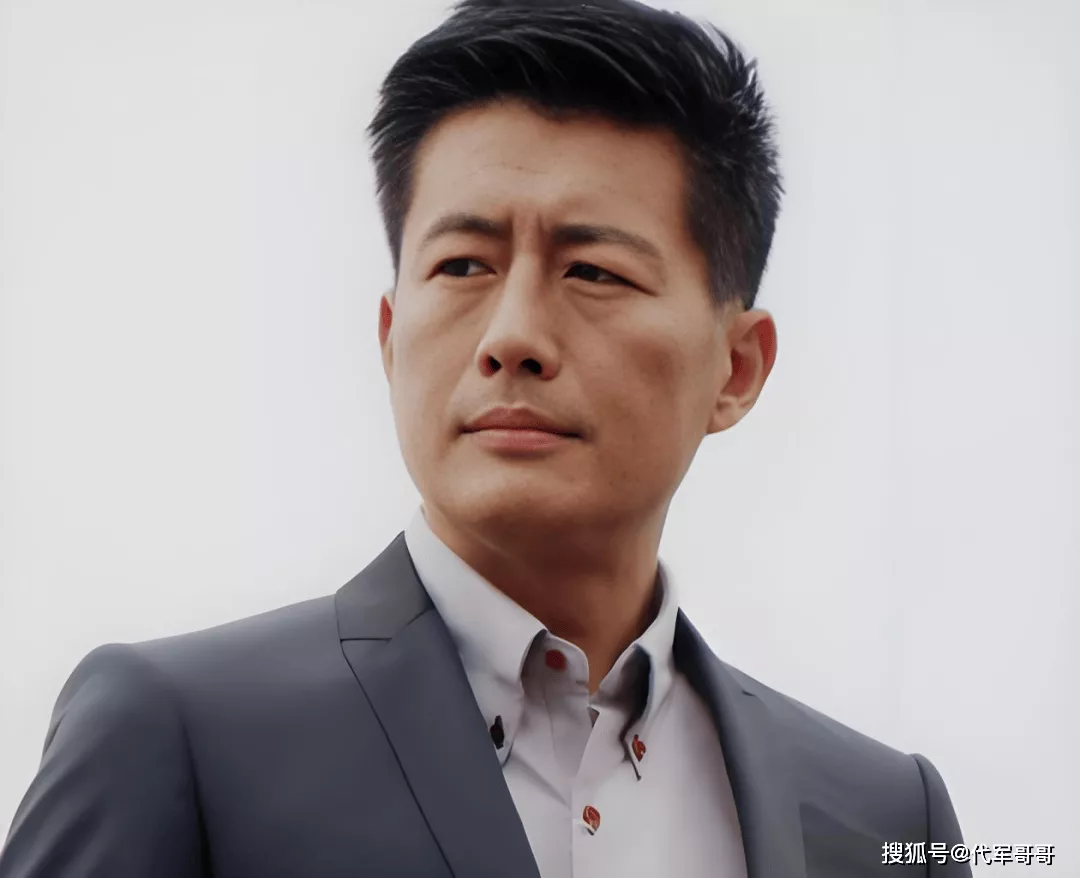 62岁高曙光近况曝光!身姿挺拔、精神矍铄