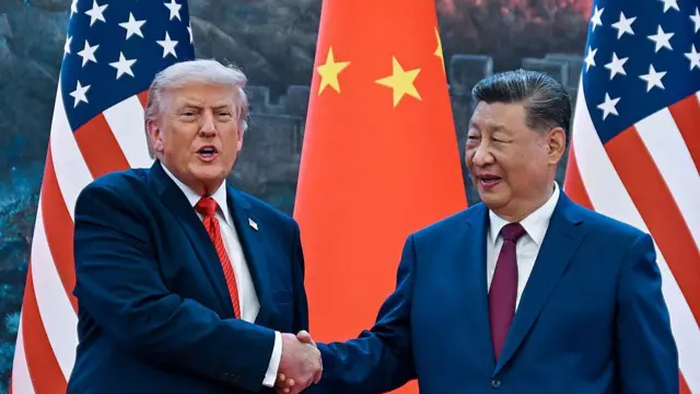 5月14日,美国总统特朗普在北京人民大会堂与中国国家主席习近平握手。