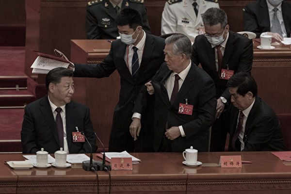 五张照片泄露胡锦涛二十大被架走内幕