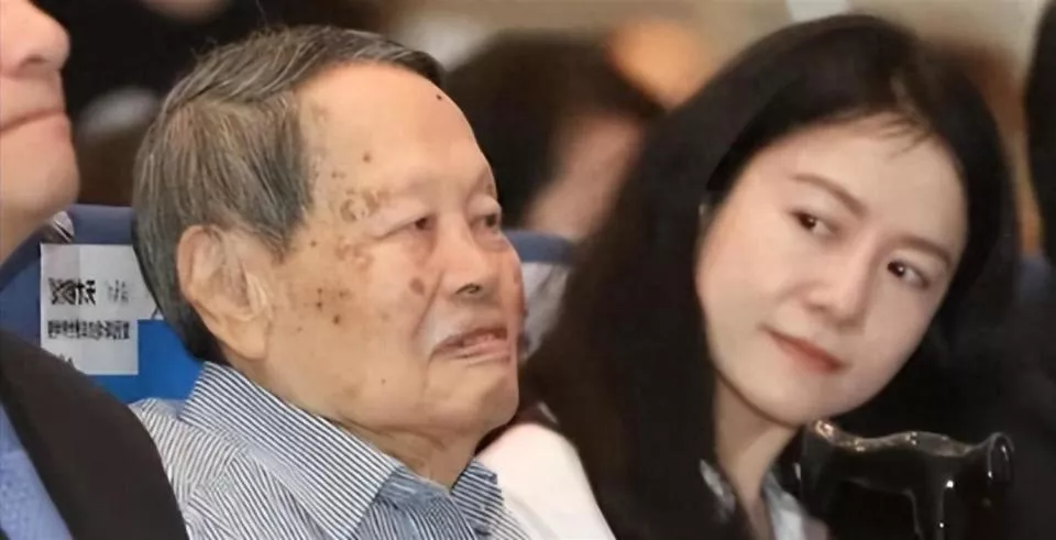杨振宁去世半年,遗孀翁帆真实现状曝光