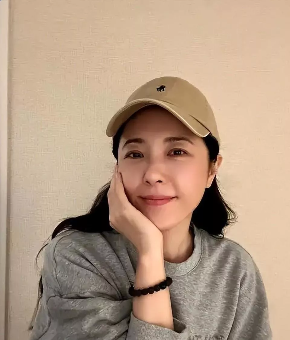 她是2百年难遇的美人，靠美貌征服无数男人