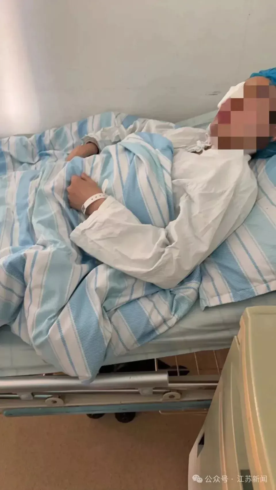 被学生戳伤眼球 女教师:希望对涉事女生给予处分