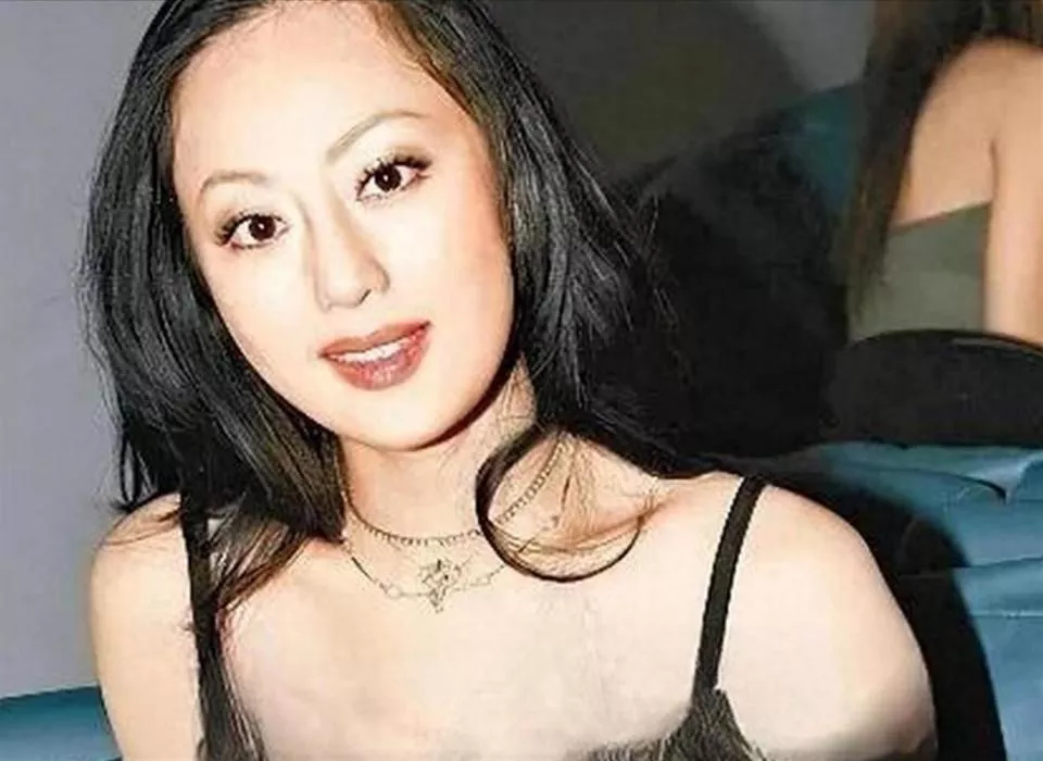 45岁仍拍三级片?从亿万富豪再到烂片女王,她追求是啥