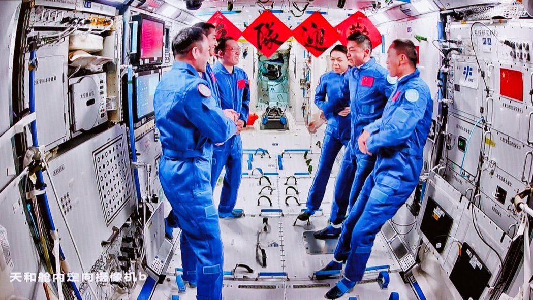 神舟二十三号24日晚间发射升空,并于25日凌晨完成自主快速交会对接后,3名太空人... 神舟二十三号24日晚间发射升空,并于25日凌晨完成自主快速交会对接后,3名太空人...