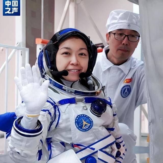 妻子上太空， 黎家盈丈夫迁居北京照顾3孩子