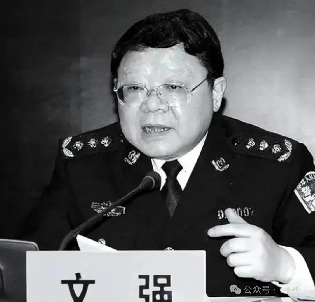“重庆一姐男宠”：1米82肌肉发达，被抓后翻脸