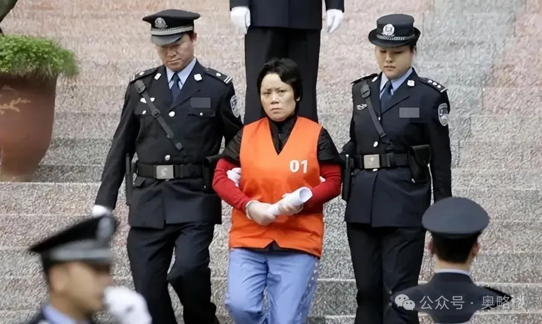 “重庆一姐男宠”：1米82肌肉发达，被抓后翻脸